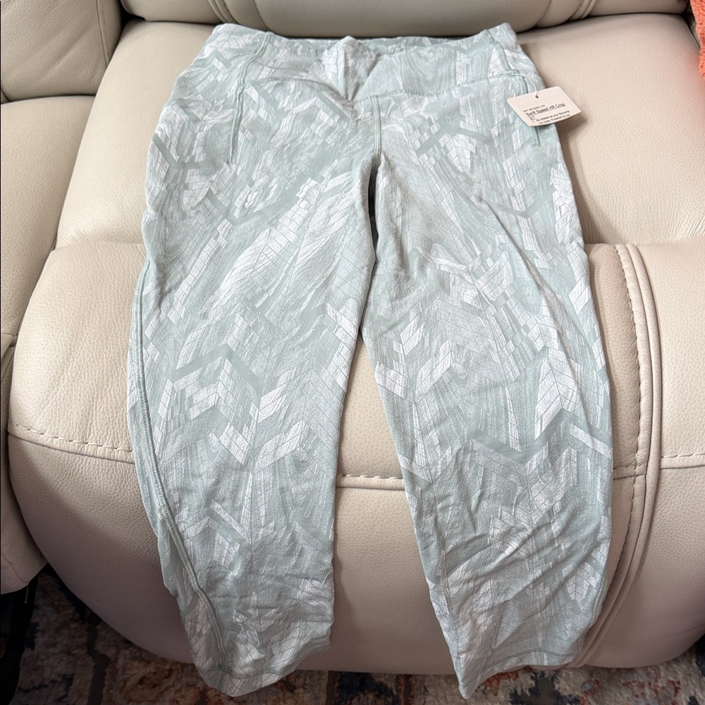 lululemon athletica Swift Speed HR Crop 21” NWT grey/green w/side pockets